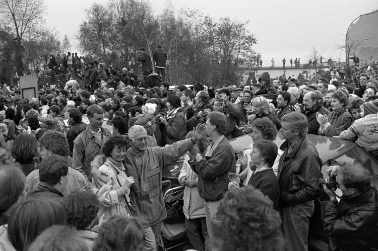 »9. November 1989, Berlin«, Zweites Kapitel: Die Öffnung der Mauer am Potsdamer Platz am 12. November, Foto © Friedhelm Denkeler 1989