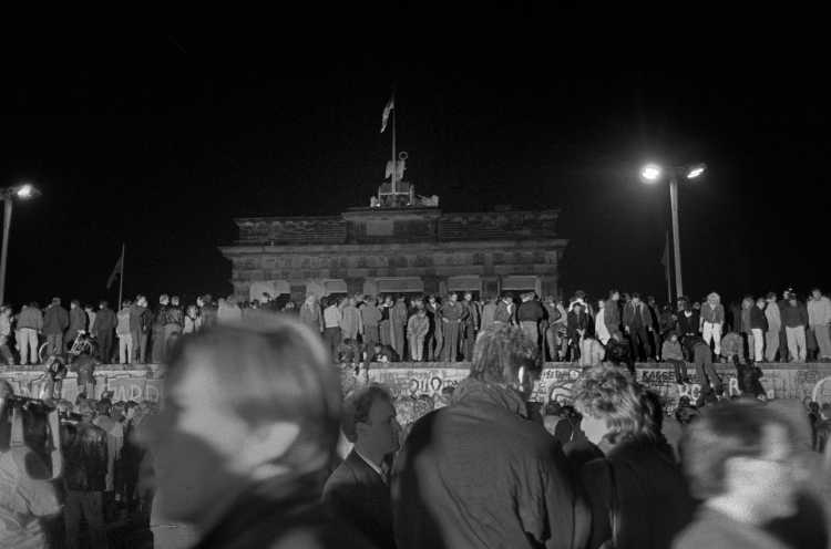 »9. November 1989, Berlin«, Drittes Kapitel: Pariser Platz – Öffnung des Brandenburger Tors am 23. November, Foto © Friedhelm Denkeler 1989