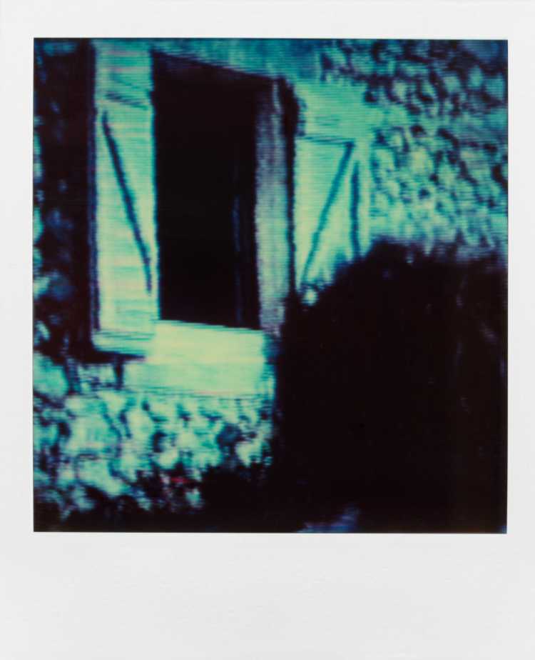 »Am Fenster«, Isabelle Adjani in »Ein mörderischer Sommer« (L'été meutrier) von Jean Becker, Polaroid SX-70, Foto © Friedhelm Denkeler 1987