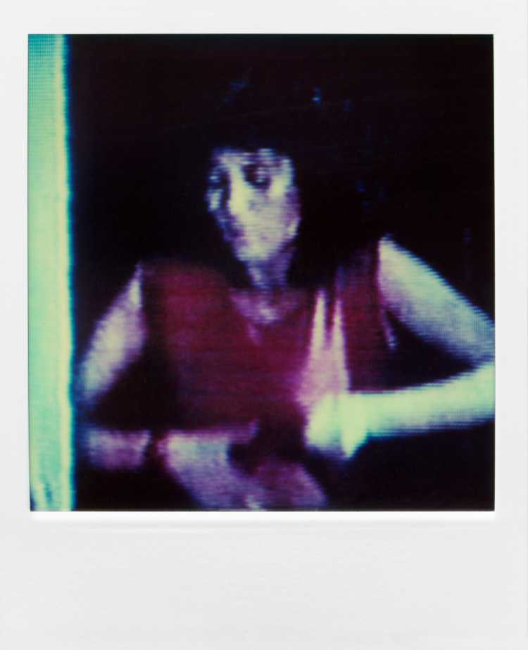 »Am Fenster«, Isabelle Adjani in »Ein mörderischer Sommer« (L'été meutrier) von Jean Becker, Polaroid SX-70, Foto © Friedhelm Denkeler 1987