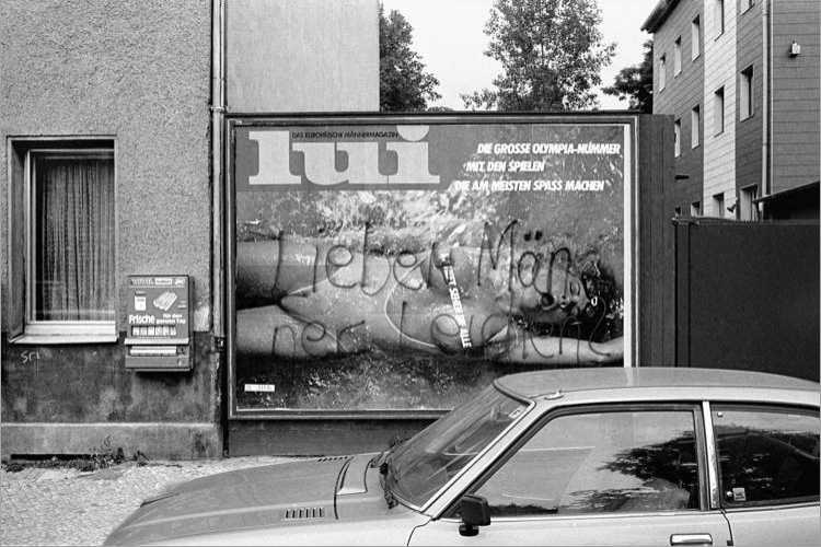 Werbeplakat der Zeitschrift »Lui«, August 1984, aus dem Portfolio »Das Olympia-Projekt – Die Sommerspiele 1984 in Neukölln«, Foto © Friedhelm Denkeler 1984