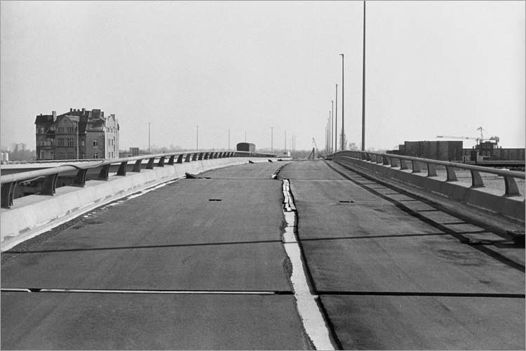 Aus dem Portfolio »Tempelhofer Kreuz – Eine Autobahn im Märkischen Sand«, Foto © Friedhelm Denkeler 1978