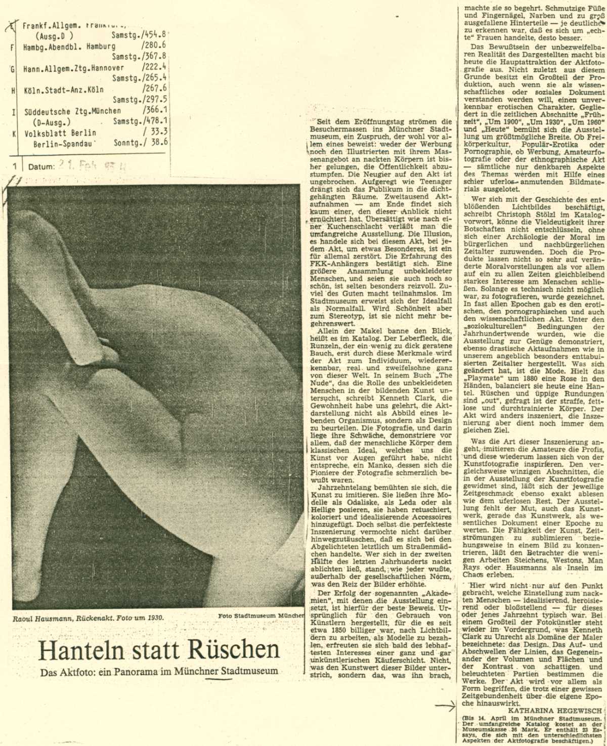»Frankfurter Allgemeine Zeitung« vom 21.02.1985 zu »Das Aktfoto – Ansichten vom Körper im fotografischen Zeitalter«, Münchner Stadtmuseum 1985