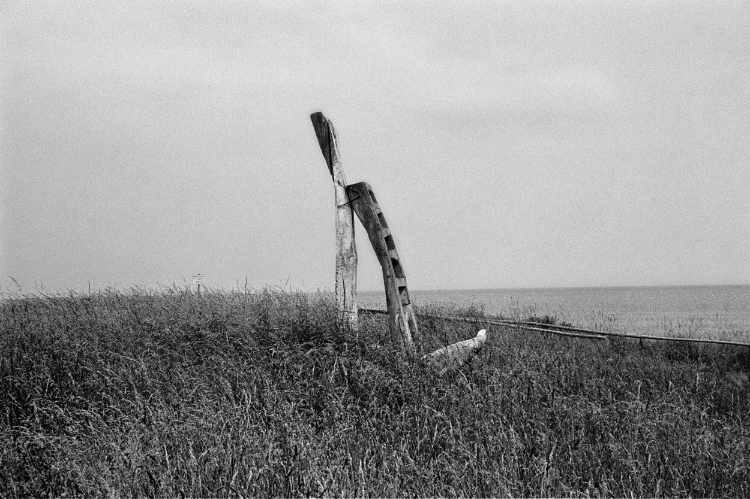 »Anlehnungsbedürftiger Hohlpfosten«, Ostseeinsel Rügen, 1999