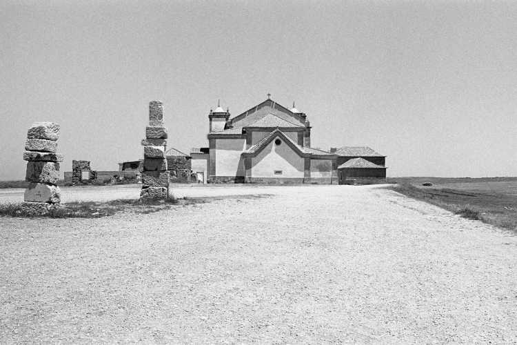 »Der Kirchenkomplex ›Santuario de Nossa Senhora‹ am Kap Cabo Espichel«, Setubal-Halbinsel, Portugal, 6. Juli 1986, Foto © Friedhelm Denkeler