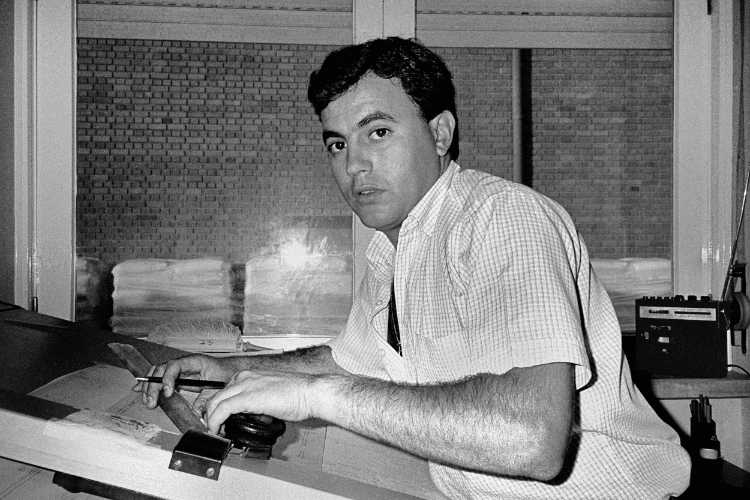 »Antonio im Konstruktionsbüro der ›Sonnenschein Portuguesa Baterias‹«, Porto Alto, Portugal, 28. Juni 1986, Foto © Friedhelm Denkeler