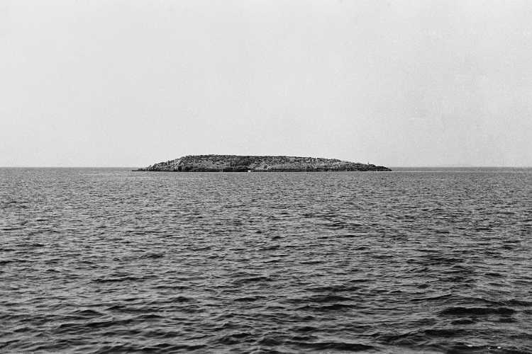»Ein Blick auf das Ägäische Meer«, Lesbos, Griechenland, aus dem Portfolio und Künstlerbuch »In südlichen Gefilden«, Foto © Friedhelm Denkeler 1978