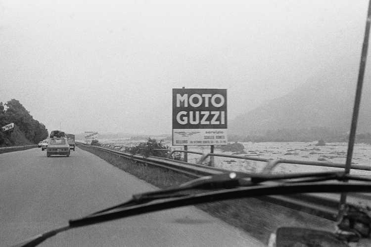 »Auf dem Weg nach Venedig – Venezia '79 la Fotografia«, aus dem Portfolio und Künstlerbuch »In südlichen Gefilden«, Foto © Friedhelm Denkeler 1979