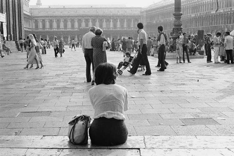 »Markusplatz – Venezia '79 la Fotografia«, aus dem Portfolio und Künstlerbuch »In südlichen Gefilden«, Foto © Friedhelm Denkeler 1979